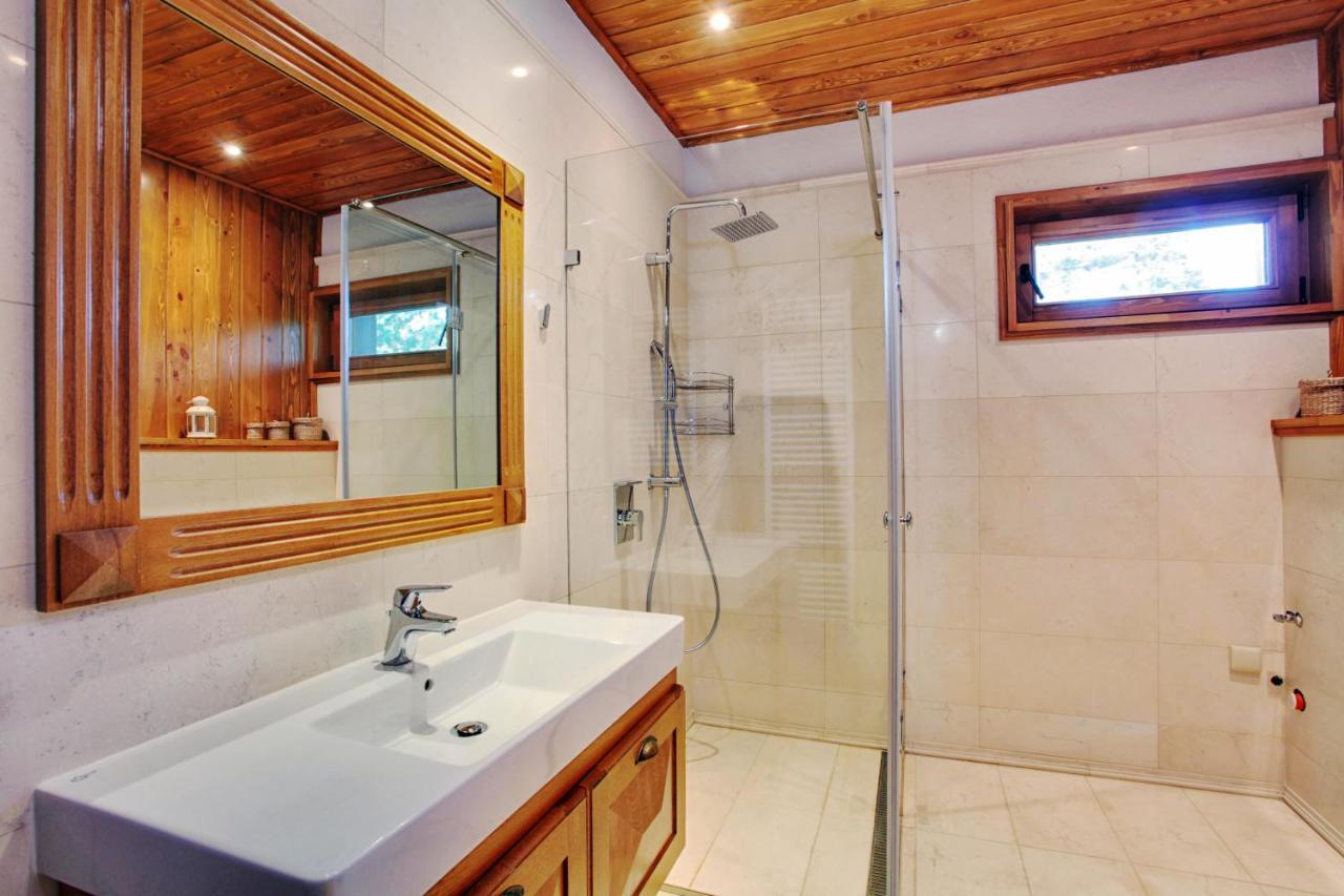 Villa Four Seasons رازلوغ المظهر الخارجي الصورة